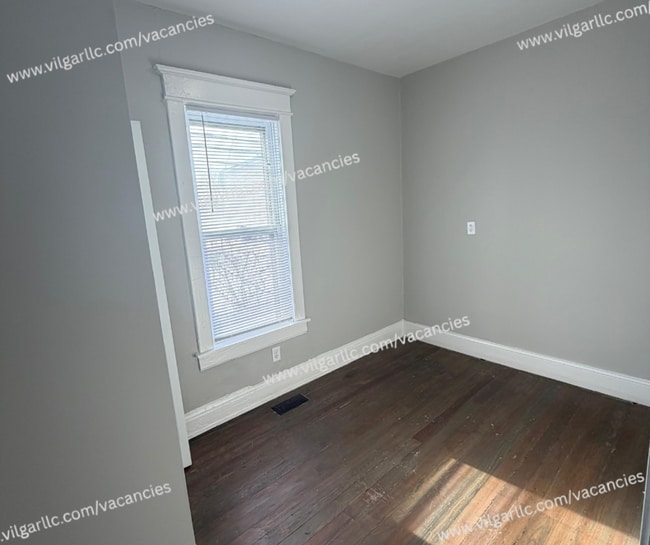 Building Photo - 3 Large Bedrooms • 1 Updated Bathroom house in Hammond, IN