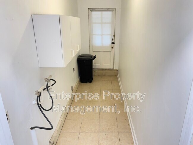 Building Photo - 451 S Reese St