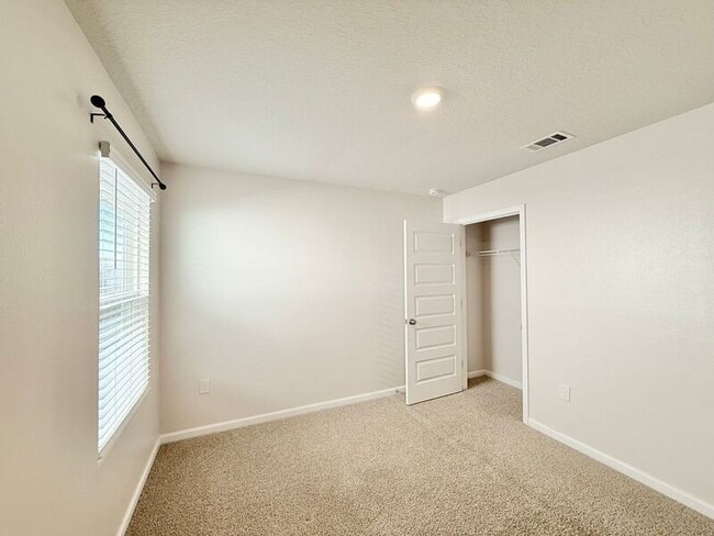 Building Photo - 5320 Peach Dr