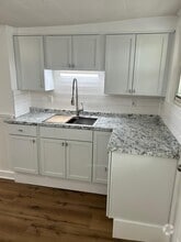 Building Photo - 478 Hevey St