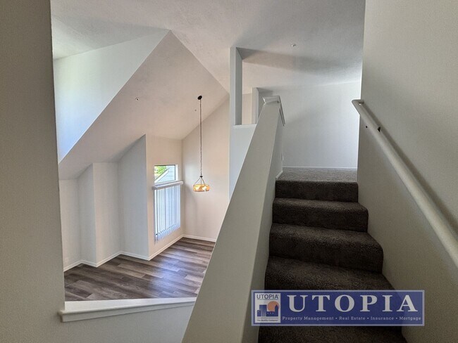 Building Photo - Newly Remodeled 2 Bed 1 Bath Unit Right Near Cabrillo College