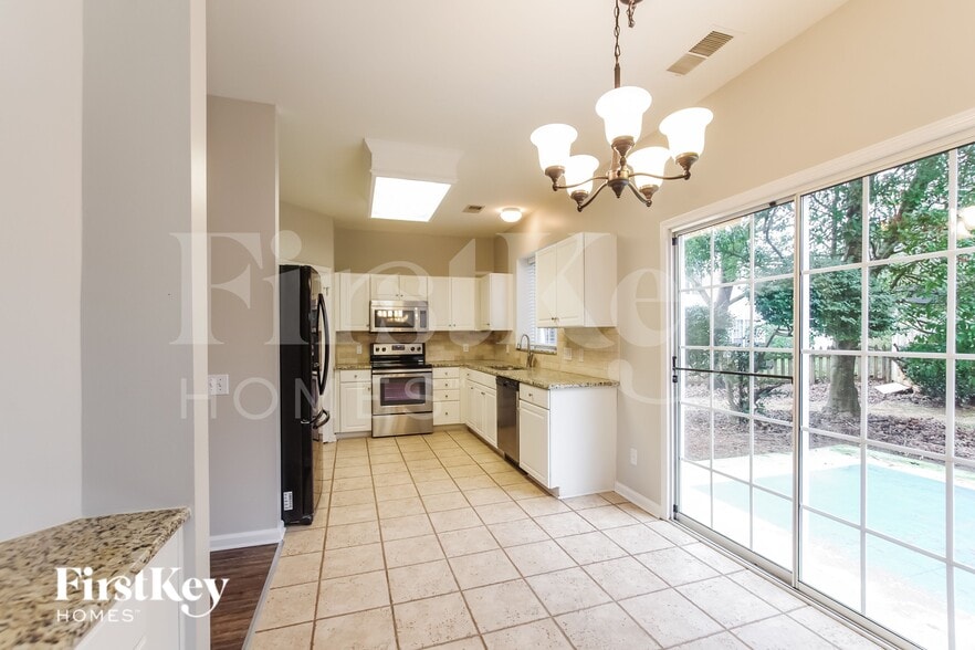 Building Photo - 924 Clearbrook Rd