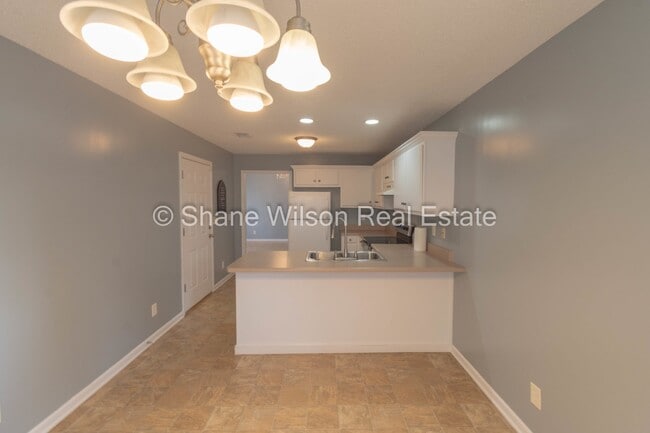Building Photo - Charming 3-Bedroom Home Recently Renovated...