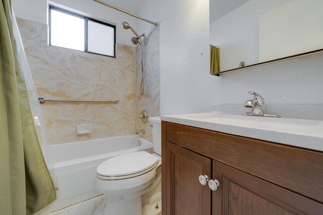 Building Photo - Charming Single-Story 3 Bed Home Two Car Garage & Spacious Yard!