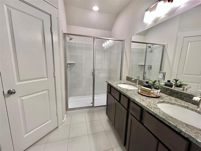 Building Photo - 7534 Coral Ter Dr