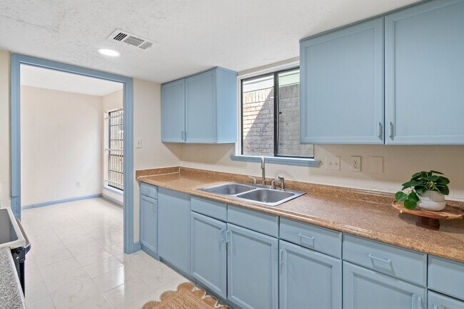 Building Photo - 8583 Wilcrest Dr