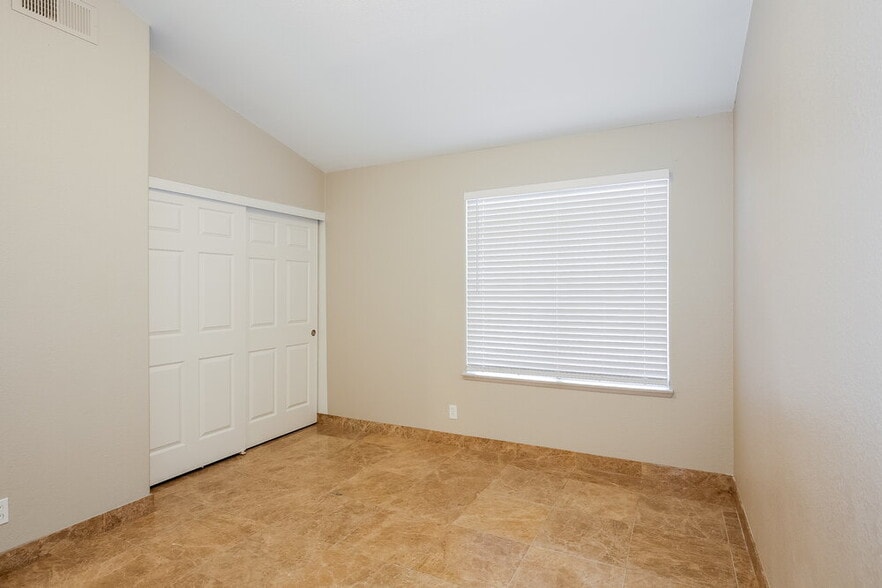 Building Photo - 3424 Edgehill Way