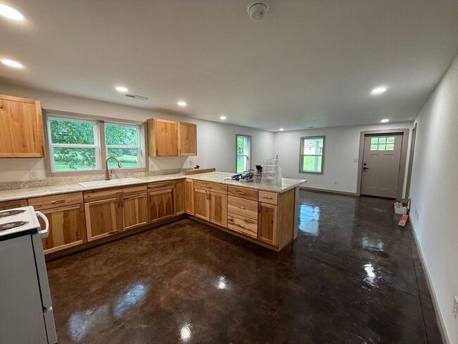 Building Photo - Newly renovated home in Marshall County