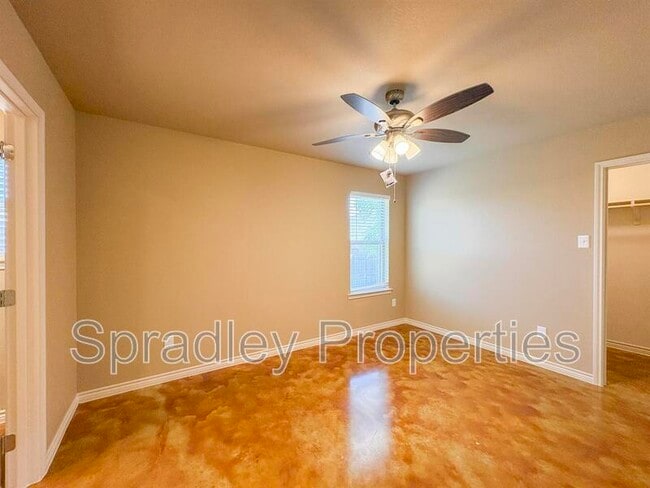 Building Photo - 1040B Mason Dr