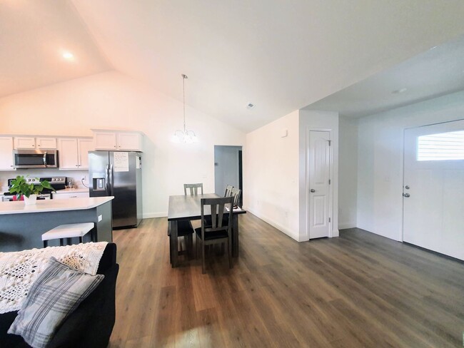 Building Photo - Beautiful home close to post