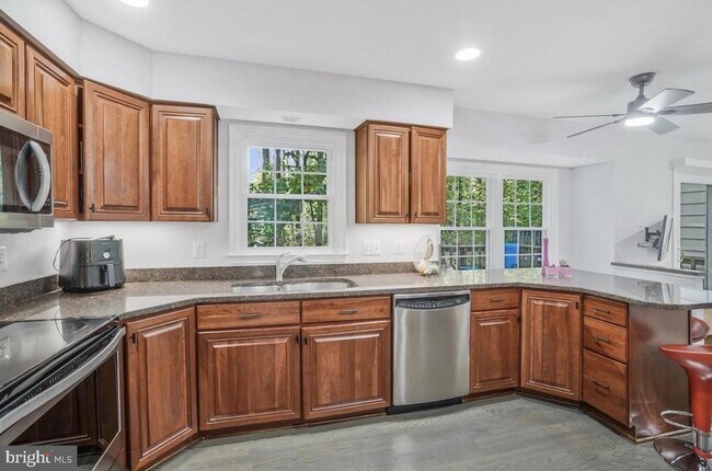 Building Photo - 9801 Burke Pond Ln