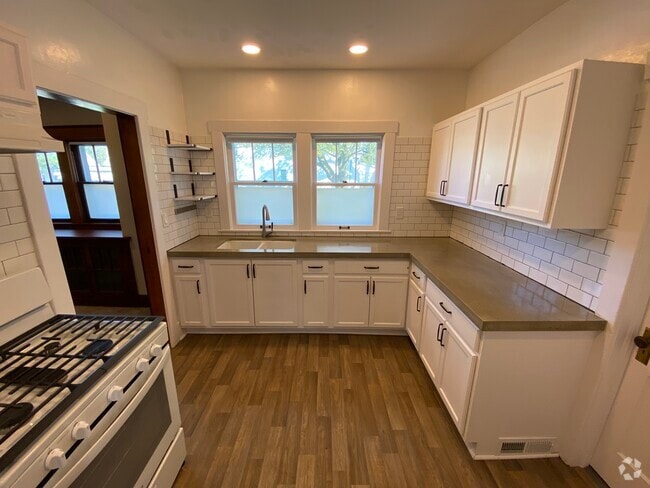 Building Photo - 324 Paine Ave