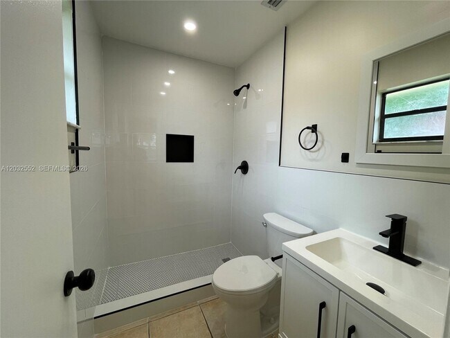 Building Photo - 1511 San Remo Cir