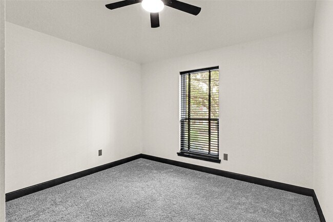 Building Photo - 11915 Helene Ct