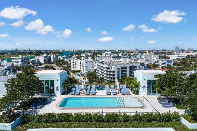 Building Photo - 9221 E Bay Harbor Dr