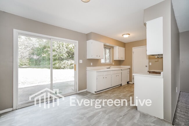 Building Photo - 64 Huber Village Blvd