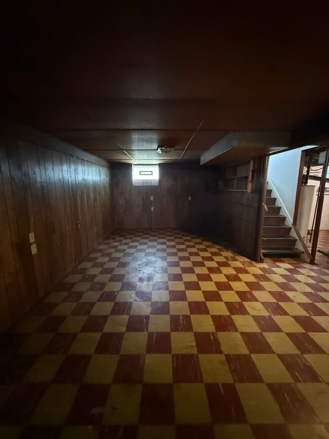 Building Photo - 3bd Single Euclid Cash Pay/Section 8