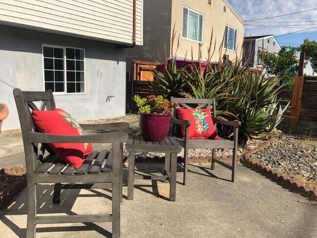 Building Photo - 234 Del Prado Dr