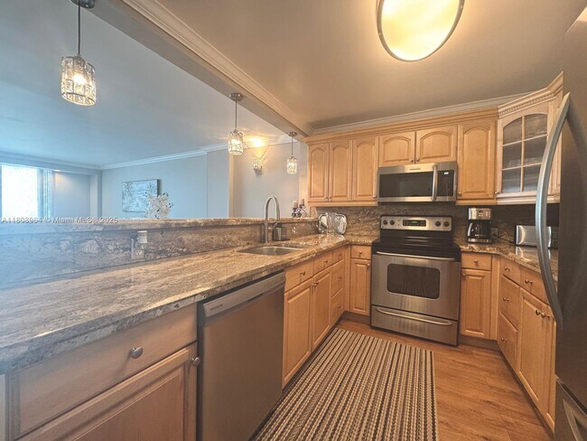 Building Photo - 3800 S Ocean Dr