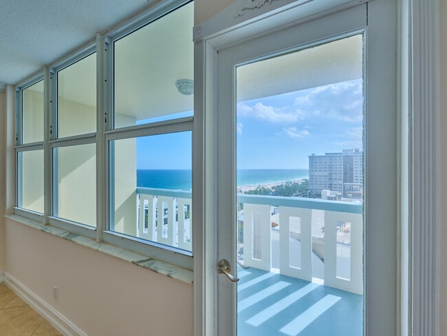Building Photo - 305 N Pompano Beach Blvd