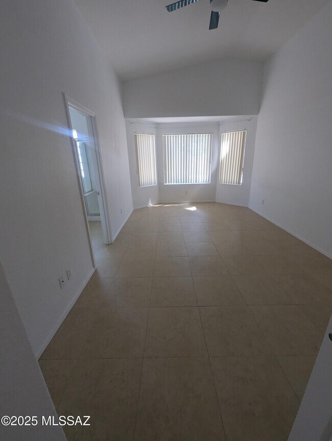 Building Photo - 12122 N Sterling Ave