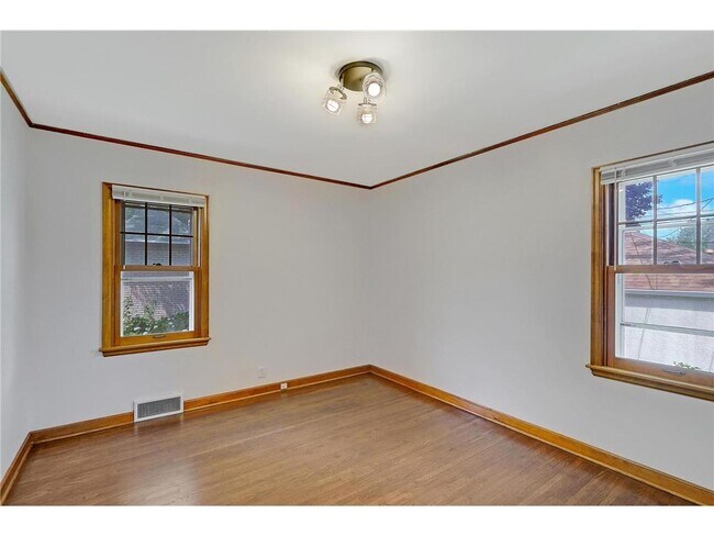 Building Photo - 5445 Chicago Ave