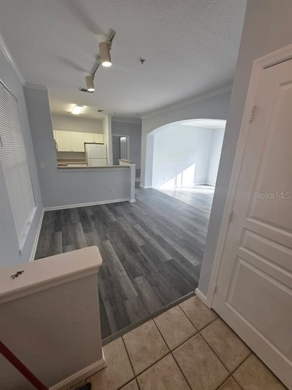 Building Photo - 9401 Crescent Loop Cir