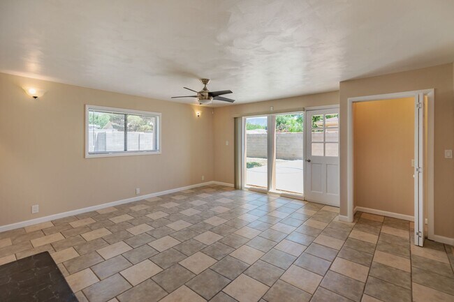 Building Photo - Spacious 4 Bedroom Home