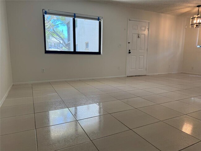 Building Photo - 3300 Fox Chase Cir