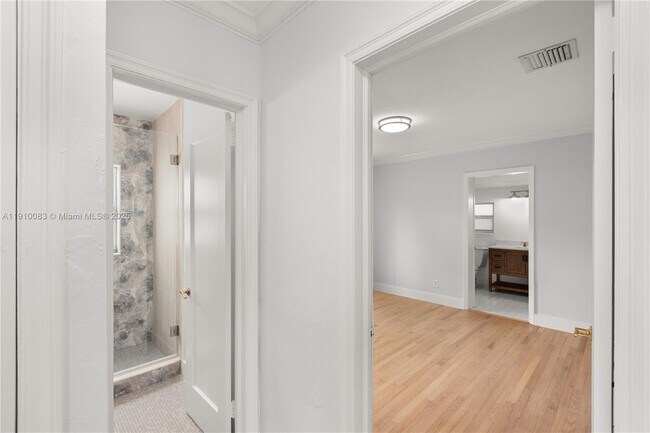 Building Photo - 3018 Coconut Grove Dr