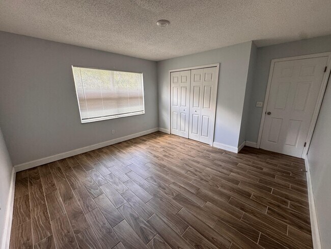 Building Photo - 12260 Delaware Woods Ln