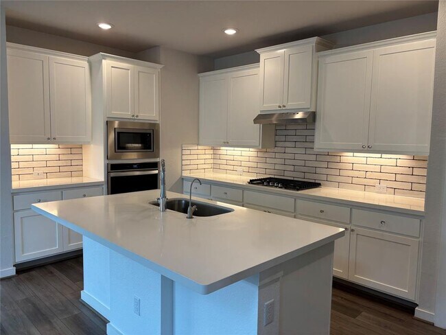 Building Photo - 129 Patrick Herndon Dr