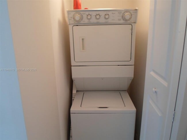 Building Photo - 1745 E Hallandale Beach Blvd