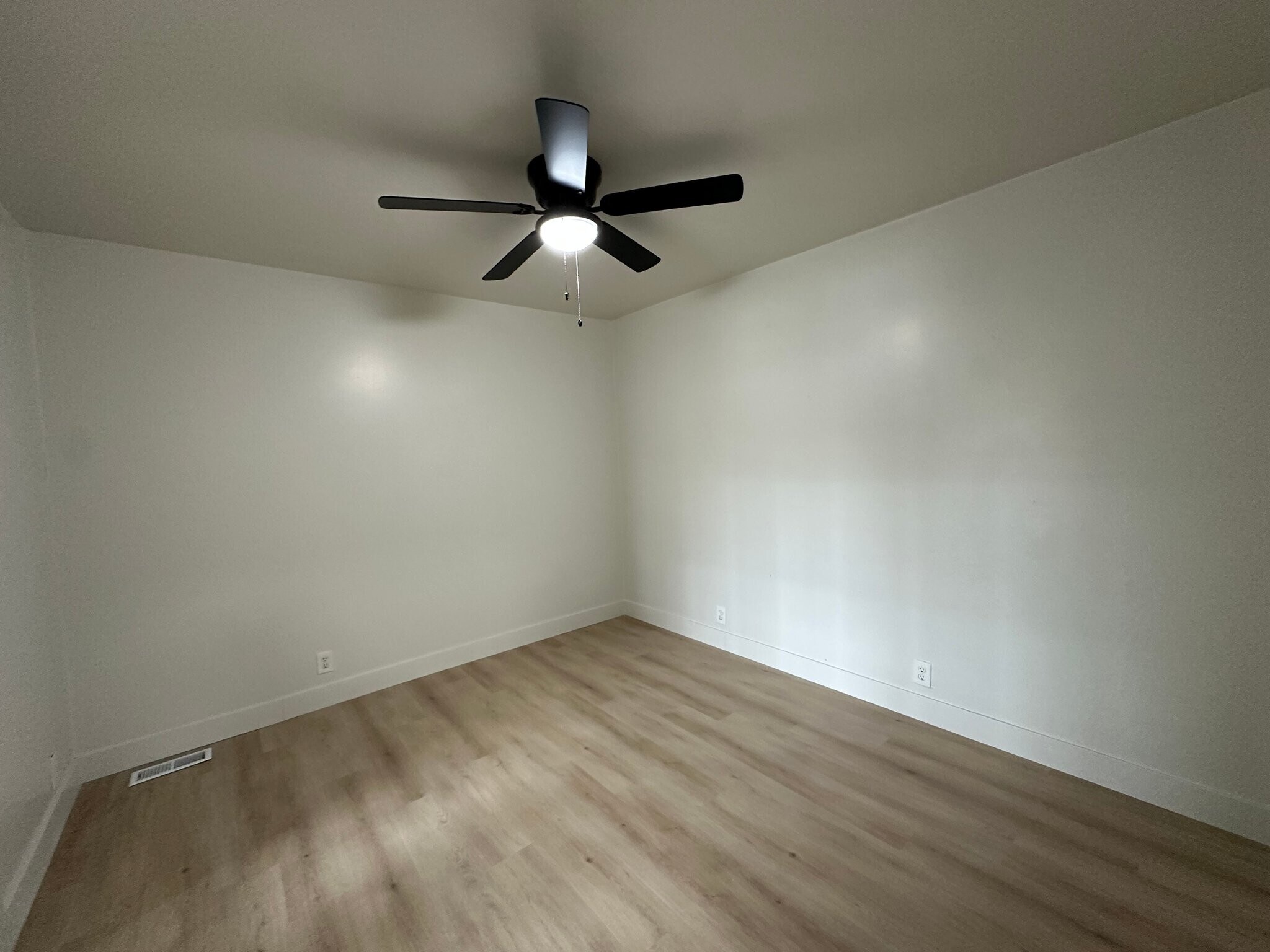 Building Photo - 1340 S 200 E