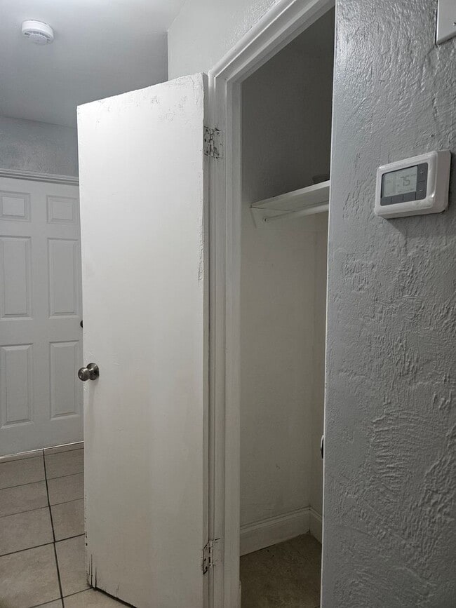 Building Photo - 3 bedroom 2 bath home