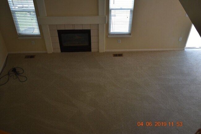 Building Photo - Large Parker Home 3 bed, 3 bath Nearly 2K ...
