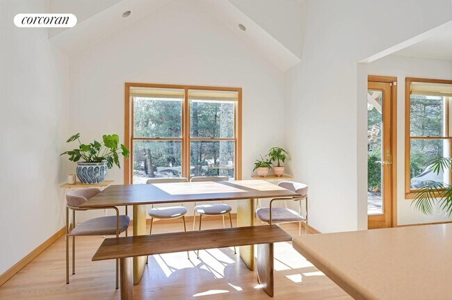 Building Photo - 563 Montauk Hwy