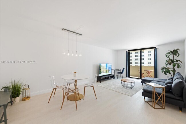 Building Photo - 1621 Collins Ave
