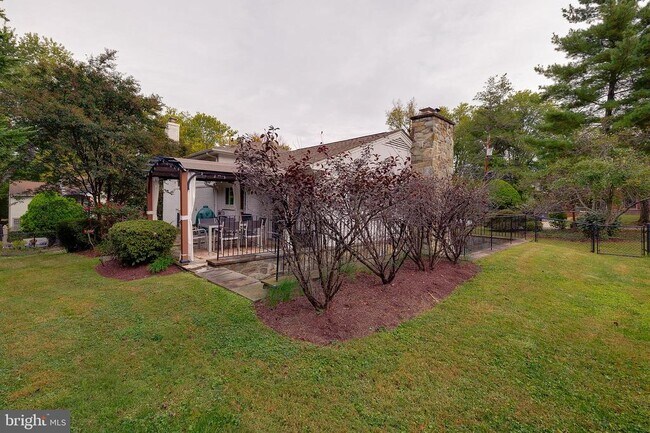 Building Photo - 9420 Holland Ave
