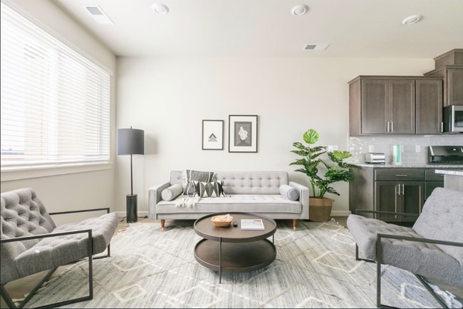 Building Photo - 7743 SE Kinnaman St