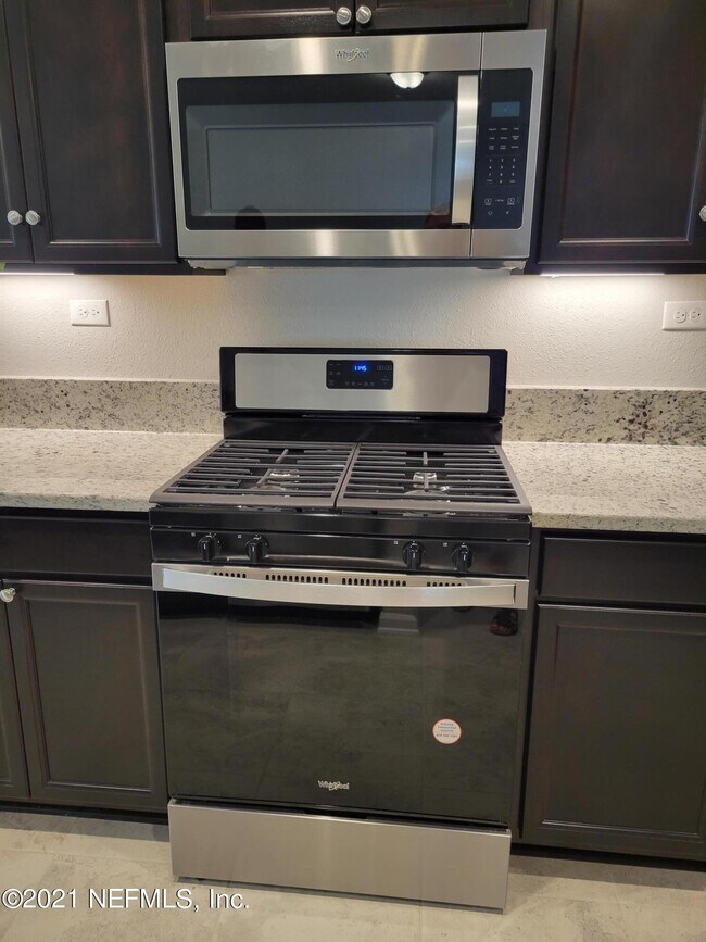 Building Photo - 334 Pine Bluff Dr