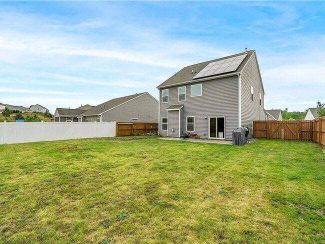 Building Photo - Beautiful 4BR/3BA Home in the Desirable Po...