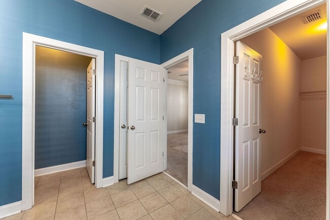 Building Photo - 3 Bedroom 2.5 Bath House in Boltons Landin...