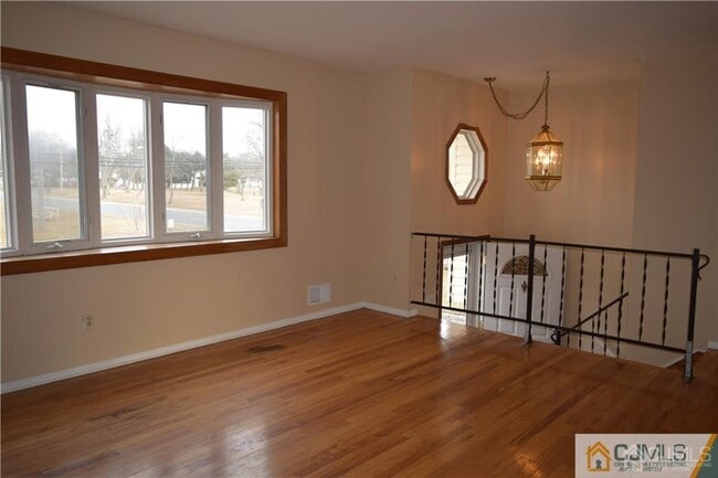 Building Photo - 5098 Scott St