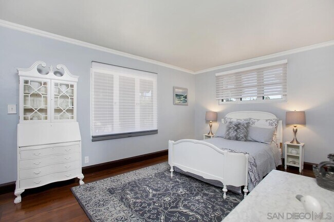 Building Photo - 815 Alameda Blvd