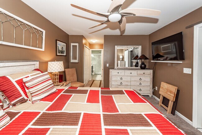 Building Photo - 7988 Shadow Oak Dr