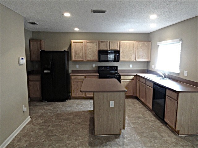 Building Photo - 1250 Spring Creek Ct