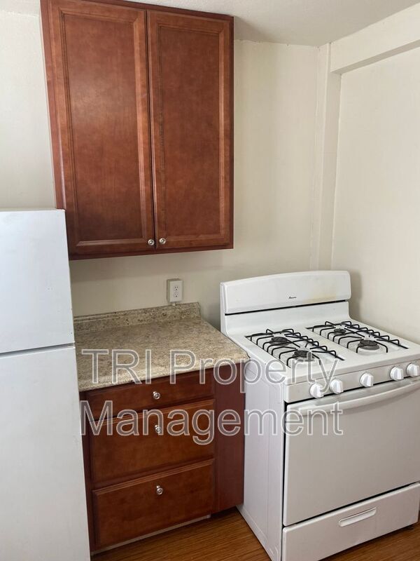 Building Photo - 2200 9th St