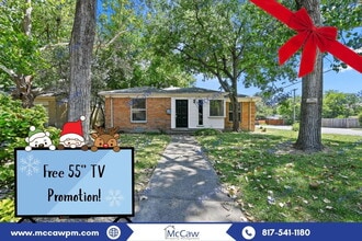 Building Photo - 2704 Highwood Dr