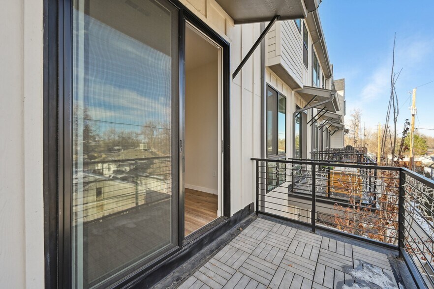 Building Photo - 1070 Balsam St